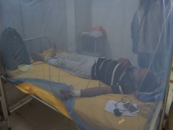 A patient suffering from dengue admitted in a government hospital in Patna. (Photo/ANI)