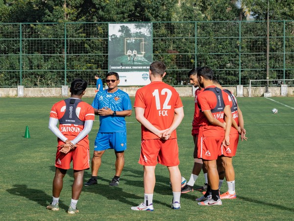 FC Goa head coach Derrick Pereira during practice session (Image: FC Goa media/ISL)