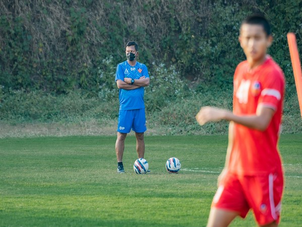 FC Goa head coach Derrick Pereira during practice session (Image: FC Goa media/ISL)