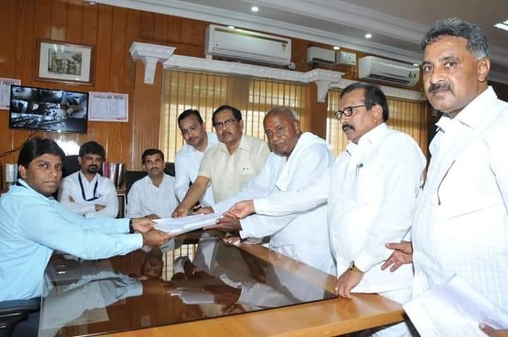 Former Prime Minister HD Deve Gowda filing his nomination in Tumkur on Monday.