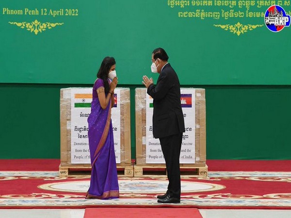 Indian Ambassador to Cambodia Devyani Khobragade handing over Covid doses to the Prime Minister of Cambodia, Hun Sen. (Twitter/Embassy of India Phnom Penh, Cambodia)