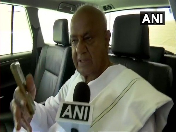 Former Prime Minister  HD Deve Gowda speaking to ANI in Bengaluru on Sunday.