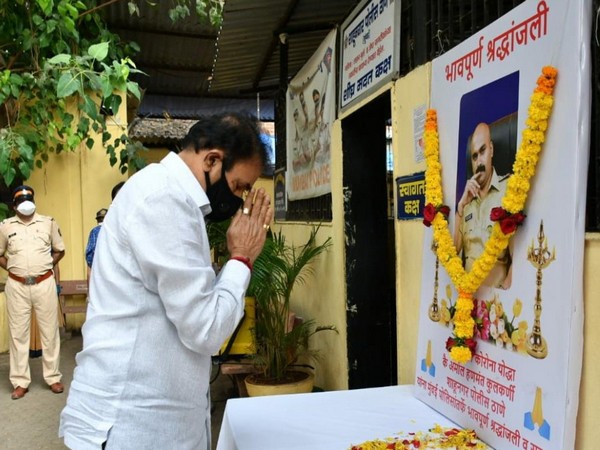 Maharashtra Home Minister Anil Deshmukh paying tribute to Assistant Police Inspector Amol Kulkarni who died due to coronavirus. Photo/ANI