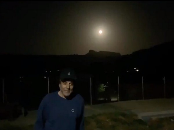 A still from the video shared by actor Dharmendra (Image courtesy: Twitter) 