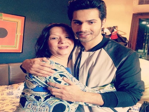Actor Varun Dhawan with his aunt (Image Source: Instagram)