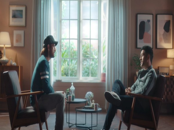 MS Dhoni meets his younger self from 2005 (Image: Gulf Oil India YouTube )