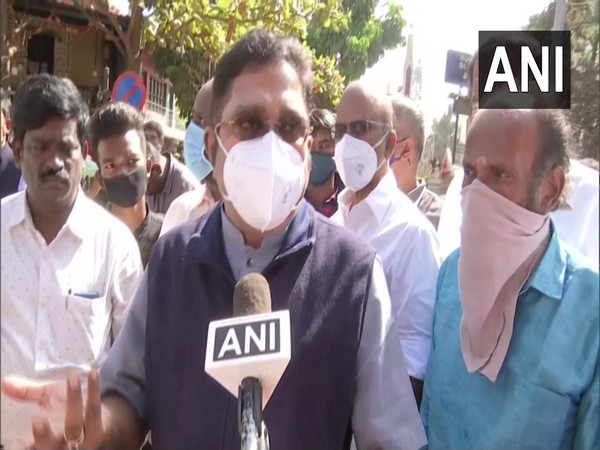 TTV Dhinakaran speaking to ANI in Bengaluru on Thursday. 