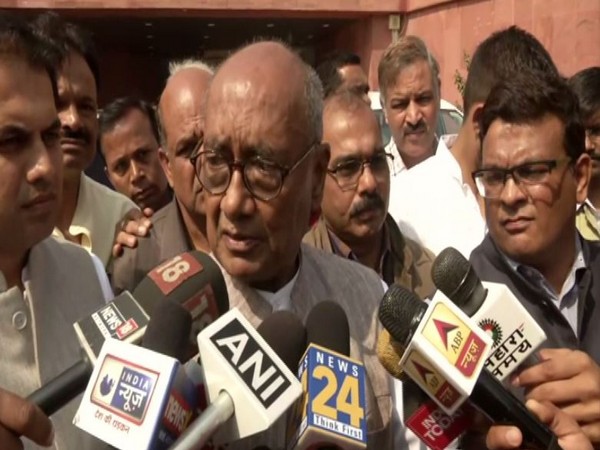 Congress MP candidate and former CM Digvijay Singh performs yagna in Bhopal on Tuesday. Photo/ANI
