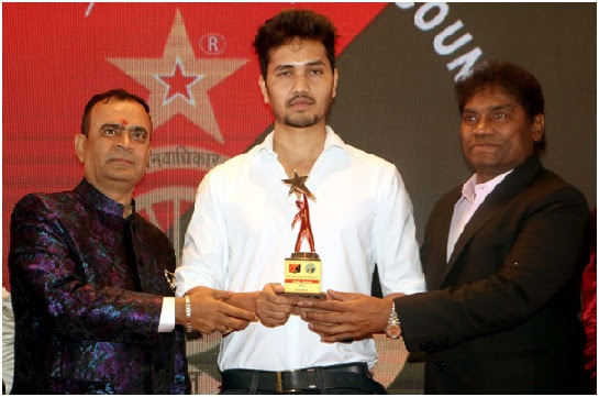 Sudhanshu Kumar honoured by Yogesh Lakhani Bright Outdoor and Johnny Lever