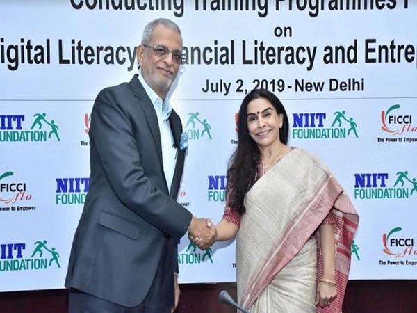Vijay K. Thadani, Co-founder and Managing Director, NIIT, Harjinder Kaur Talwar, National President FLO