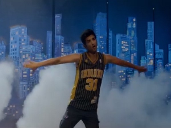 A still from the title track of 'Dil Bechara' featuring late Bollywood actor Sushant Singh Rajput (Image Source: YouTube)