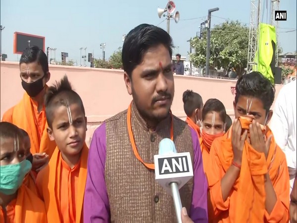 Gurukul students of Ram ki Paidi prepare for Deepotsav (Photo ANI)