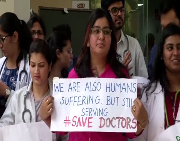 Protesting doctors at Northern Railways Hospital in New Delhi on Saturday. (ANI)