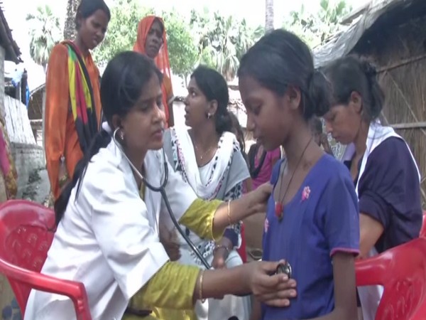 Visuals of doctor examining a children in Vaishali’s Harivanshpur village, Bihar on Thursday. Photo/ANI
