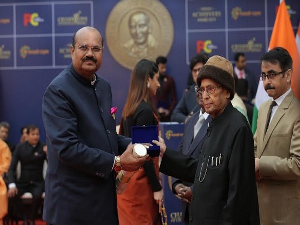 Dr PC Rayulu receiving his award from Dr Pranab Mukherjee.