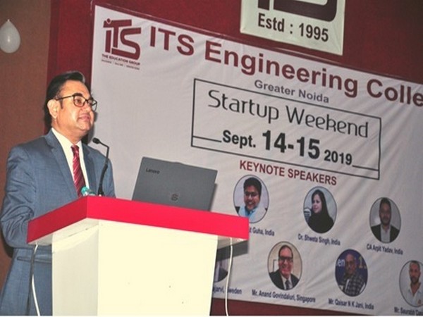 Dr Vikas Singh, Executive Director, ITS - The Education Group, motivating the student to submit their innovative business ideas