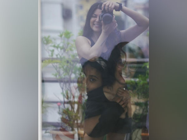 Sushmita Sen with daughters Renee and Alisah (Image source: Instagram)
