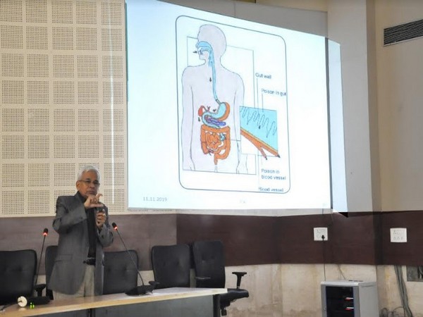 Dr Debabrata Kanungo addressing doctors in Amravati, Maharashtra