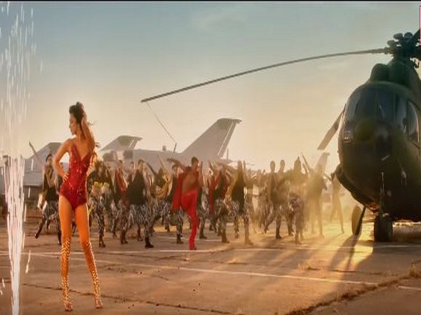 A still from the official music video of 'Dus Bahane 2.0' from the upcoming movie 'Baaghi 3'