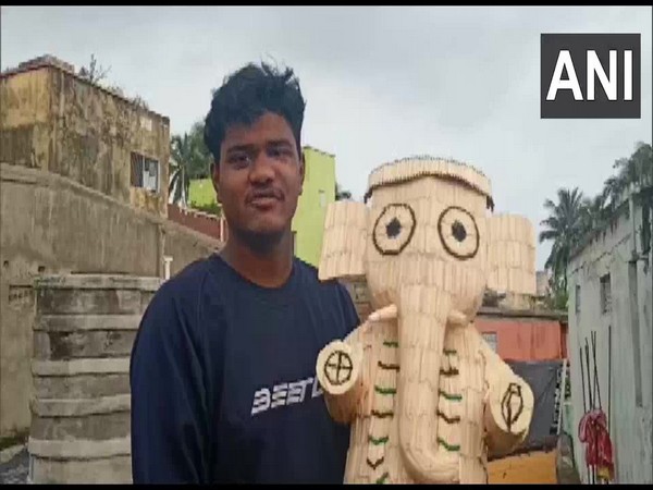 Puri-based artist Saswat Sahoo who crafted the idol. (Photo/ANI)