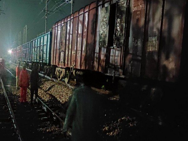 15 trains were affected due to disruptions in Delhi-Agra railway track. (Photos/ANI)