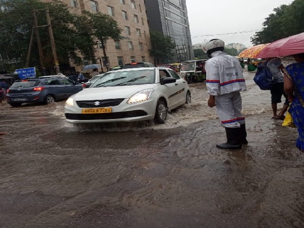 Visual of water logging in Gurugram. (Picture Source: @TrafficGGM)