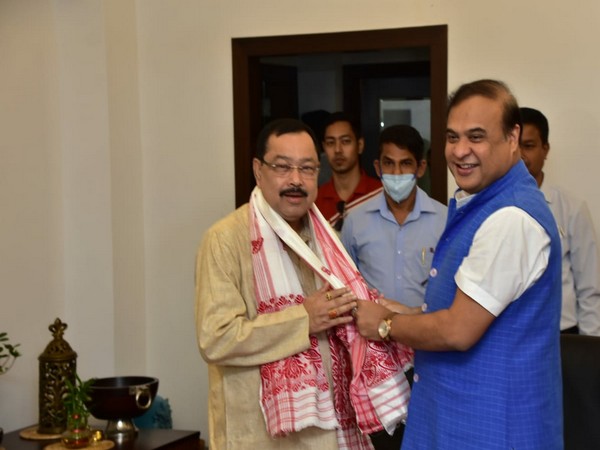 Assam CM welcoming Phanidhar Talukdar, MLA who resigned from AIUDF. (Tiwtter@himantabiswa)