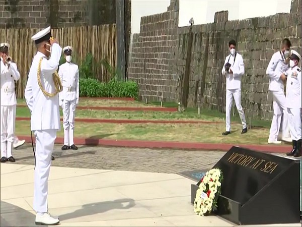 Vice Admiral R Hari Kumar lays wreath at Gaurav Stambh monument in Naval Dockyard