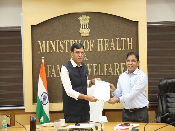 Union Health Minister Mansukh Mandaviya with Dr Arvind Kumar.