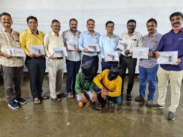 Arms were recovered from two persons arrested from Dadar on Saturday. (Photos/ANI)