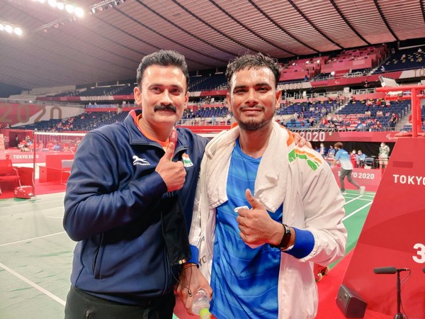 National coach Gaurav Khanna with shuttler Manoj Sarkar (Image: Manoj Sarkar's)