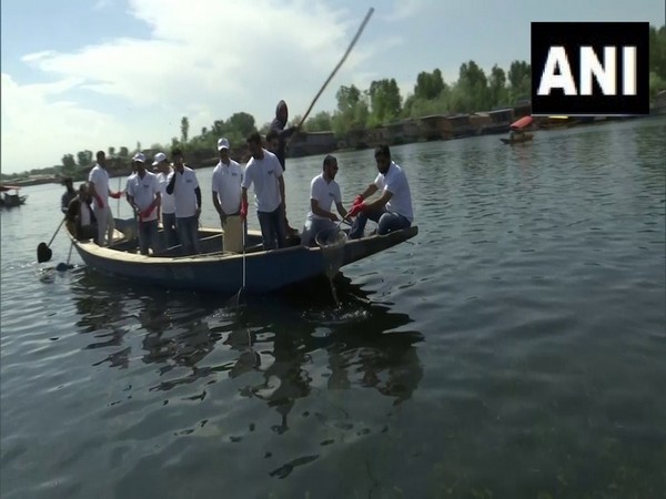 Volunteers conducting cleaning drive in Shrinagar's Dal Lake. (Photo/ANI)