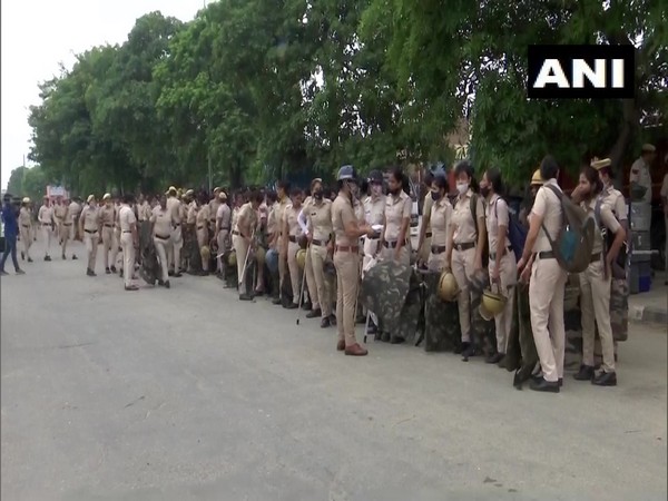 Security beefed up in new Anaj Mandi area in Karnal ahead of Kisan Mahapanchayat on Tuesday. [Photo/ANI]