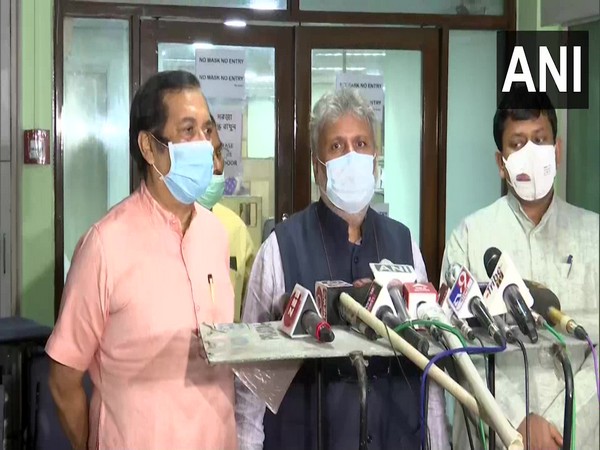 West Bengal BJP delegation at EC office in Kolkata (Photo/ANI)