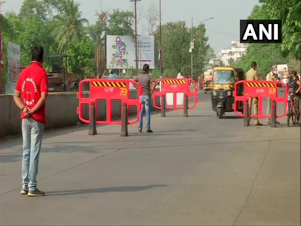 Pune Police checking vehicles amid weekend lockdown.