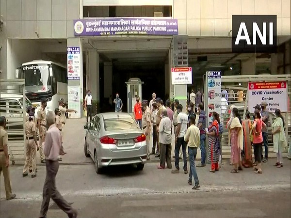 Vaccination centre at Kohinoor public parking, Dadar, Mumbai (Photo/ANI)