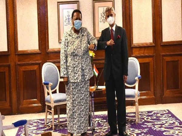 The two ministers met in London on the sidelines of the G7 Foreign and Development Ministers Meeting. 