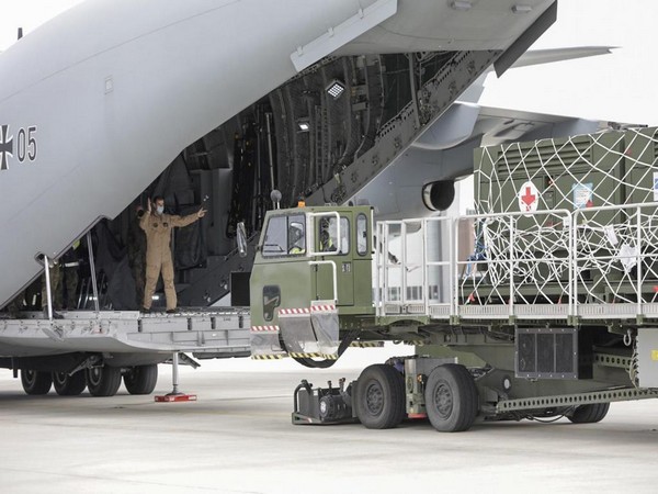 The German Air Force loading the A400M with medical equipment. (Photo: German Embassy India/Twitter)