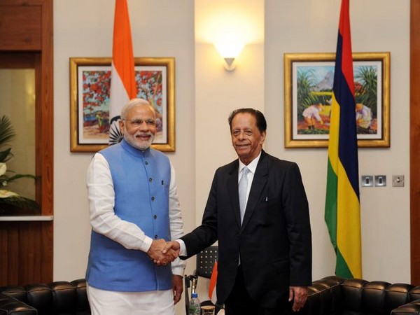 Prime Minister Narendra Modi with late former Mauritius President Anerood Jugnauth (Source: PM Modi/Twitter)
