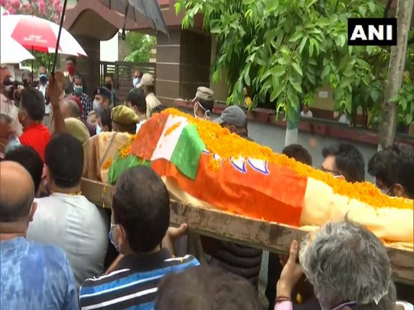 Body of BJP leader Rakesh Pandita being taken for last rites.