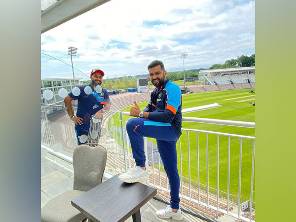 Rohit Sharma and Rishabh Pant (Photo/ Mumbai Indians Twitter)