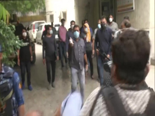 A team of Delhi Police Special Cell taking wrestler Sushil Kumar and Ajay for medical check-up (Photo/ANI) 