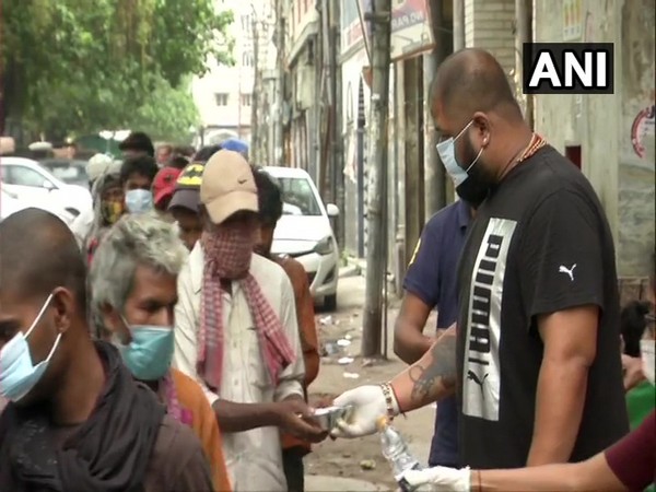 Powerlifter Gaurav Sharma helping needy people in Delhi.