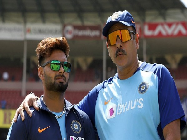 Rishabh Pant with head coach Ravi Shastri (Image: Rishabh Pant twitter) 