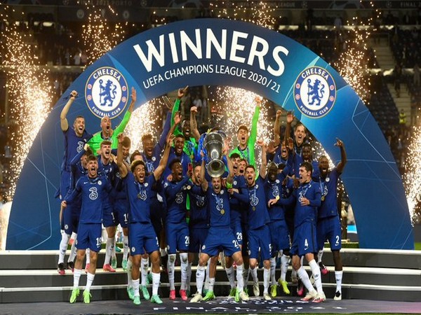 Chelsea celebrating after winning Champions League (Photo/ Cesar Azpilicueta Twitter)
