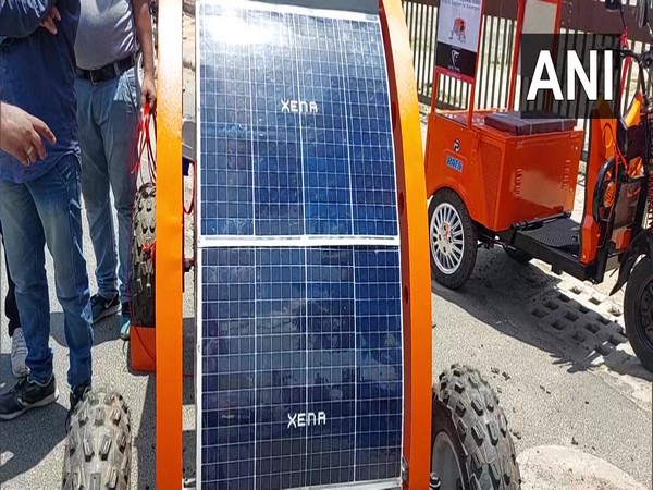 Robotic scavenging machine to clear sewers