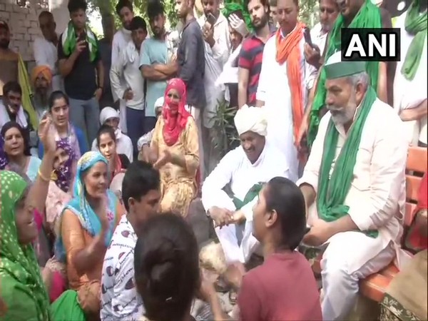 Bharatiya Kisan Union (BKU) leader Rakesh Tikait with farmers sitting on dharna in Haryana's Fatehabad. (Photo/ANI)
