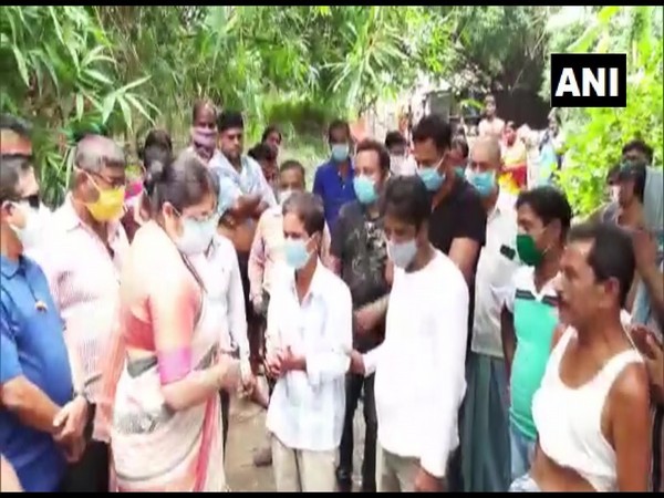Hooghly MP Locket Chatterjee with family members. (Photo/ANI)