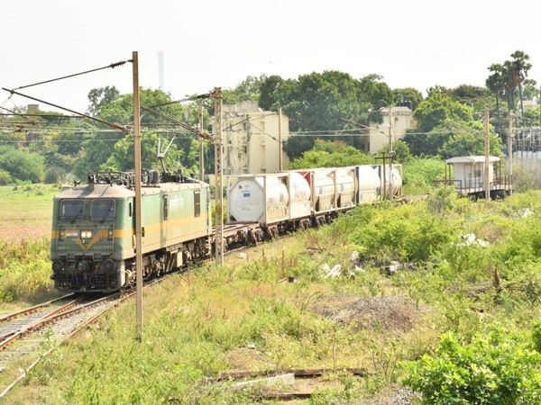 Train carrying liquid medical oxygen (Photo/Twitter)