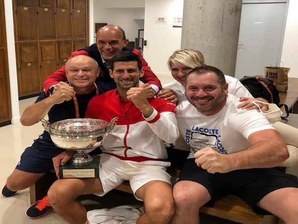 Novak Djokovic with his team after winning the title (Photo: Twitter/Novak Djokovic)